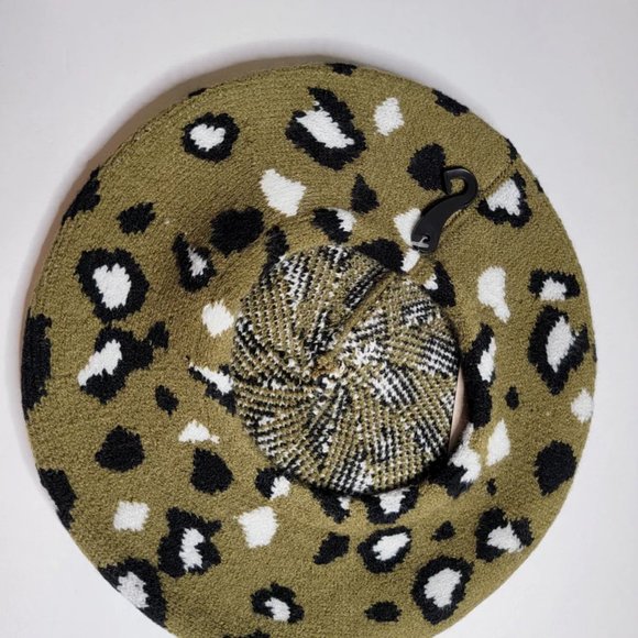 GREY AND WHITE LEOPARD PRINT BERET - Picture 9 of 13